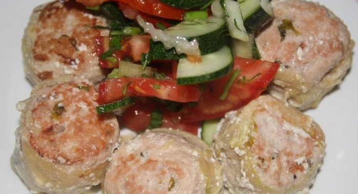 Рулеты из кабачка с куриной начинкой