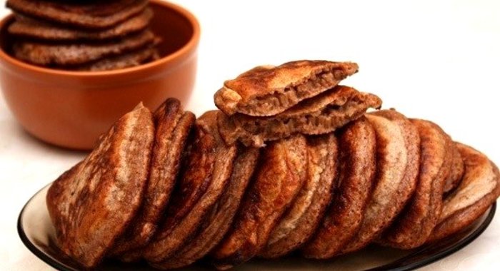 Шоколадные оладьи с грецкими орехами