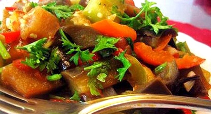 Ароматное овощное рагу с зеленью