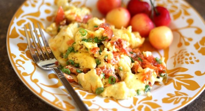 Яичница с колбасой