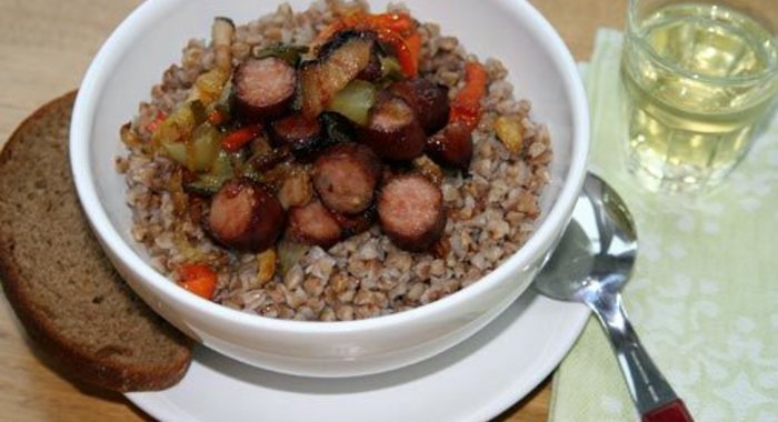 Гречневая каша с копченостями