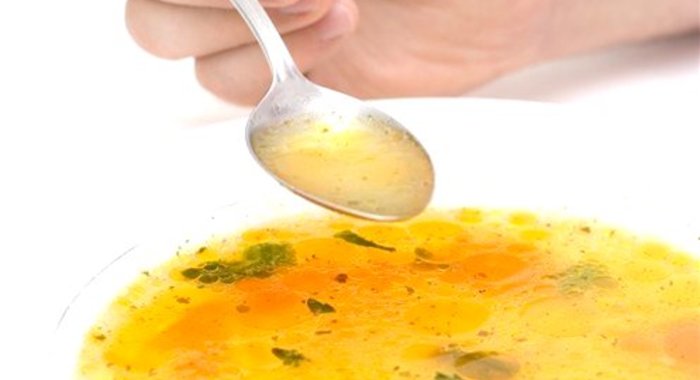Прозрачный куриный бульон