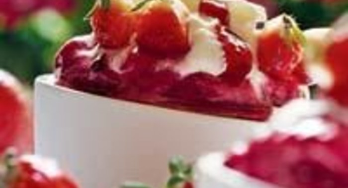 Мороженое суфле с клубникой