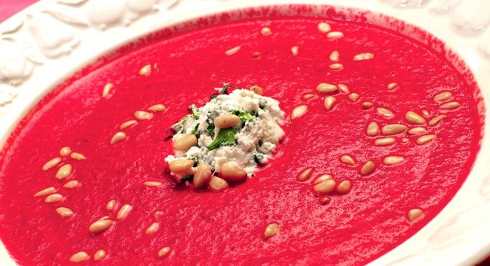 Свекольный крем с козьим сыром