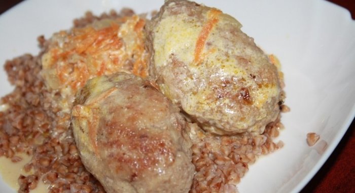 Ленивые голубцы томленые в сметане в чугунке