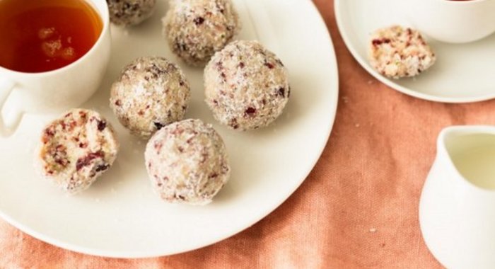 Конфеты с лаймом, клюквой и кокосовой стружкой