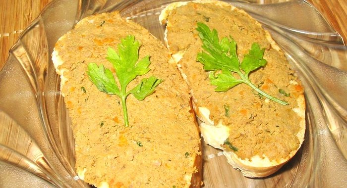 Паштет из говяжьей печени с зеленью