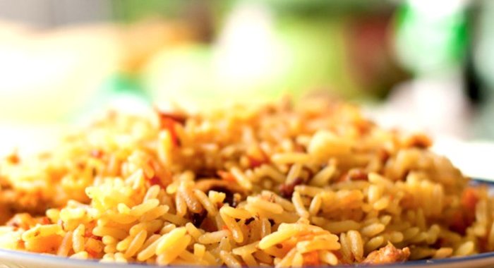 Плов с курицей, куркумой и барбарисом