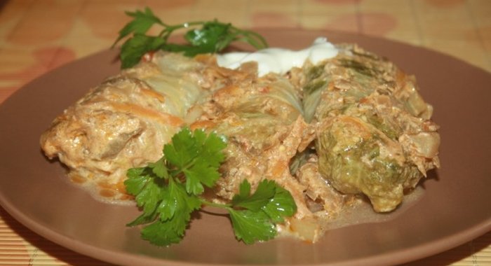 Голубцы с мраморной говядиной во вкуснейшем сметанно-овощном соусе