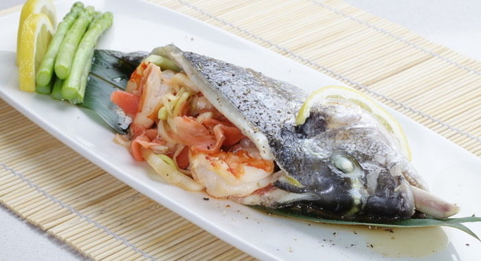 Яблочная шарлотка с вареной сгущенкой