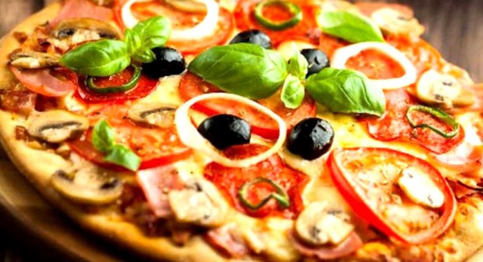 Пицца с колбасой, балыком и шинкой «Перфетта»