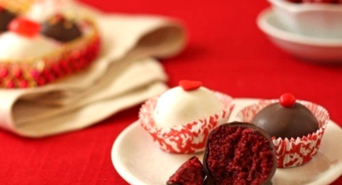 Пирожные с брусникой и сметаной