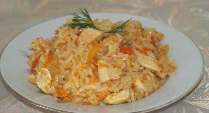 Плов из курицы с помидорами