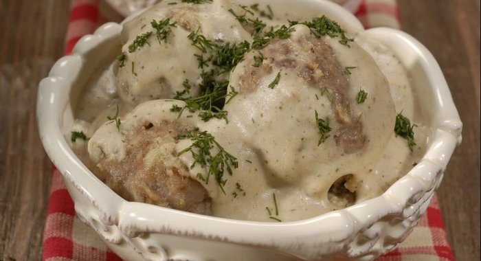 Тефтели в сливочно-сырном соусе