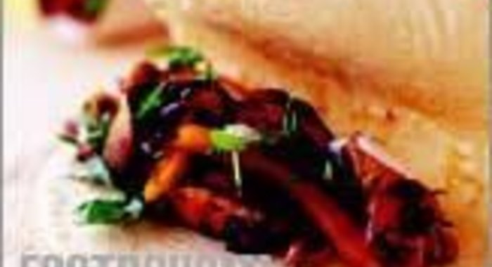 Запеченная куриная грудка с перцем в лаваше или пите