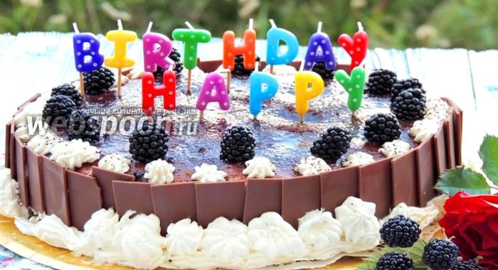 Торт с пудингом и ягодами