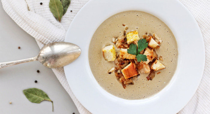 Суп-пюре из белых грибов с домашней курочкой