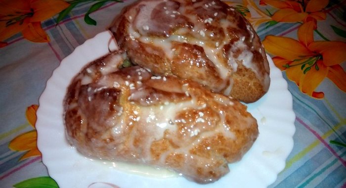 Заварное пирожное с масляно-белковой глазурью