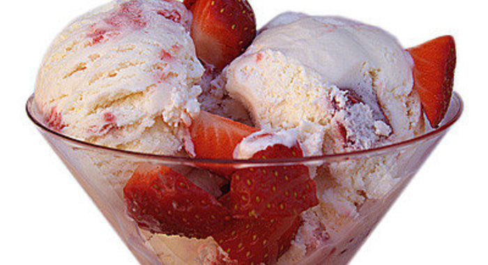 Клубничное мороженое