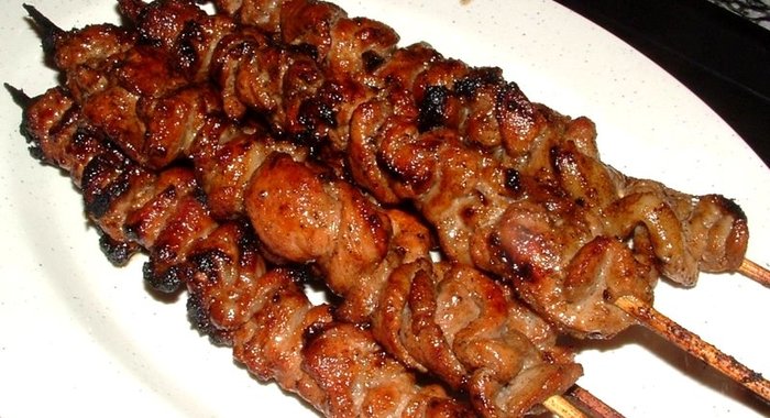 Свиной шашлык на гриле с медом, апельсином и рисом