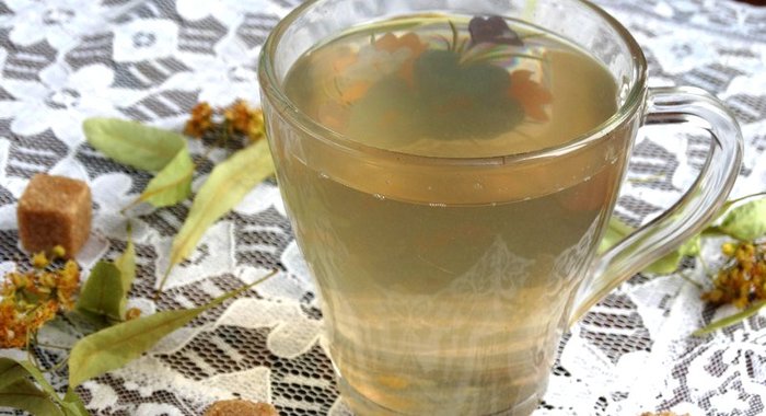 Компот из груш и персиков с липой