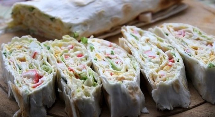 Рулет из лаваша с крабовыми палочками