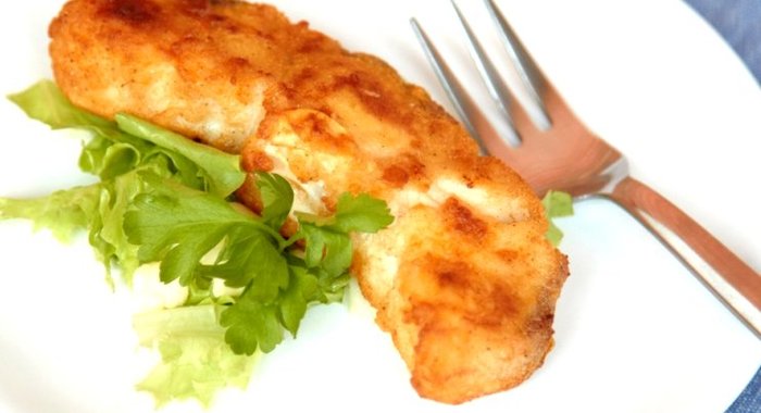 Стейк из акулы на сковороде