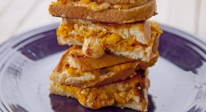 Тост с тыквенным пюре и сыром