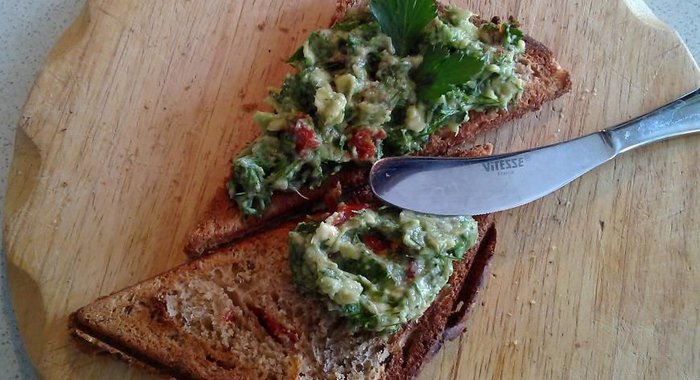 Авокадо на тостах