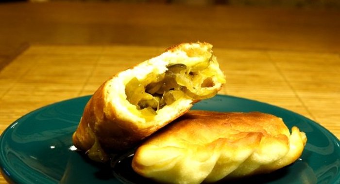Пирожки с солеными огурцами