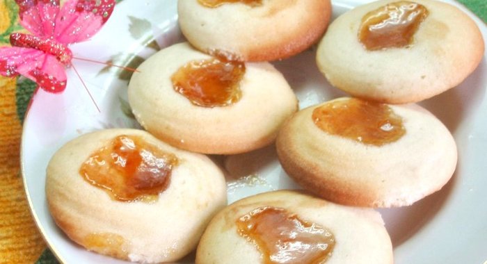 Курабье со сливовым джемом