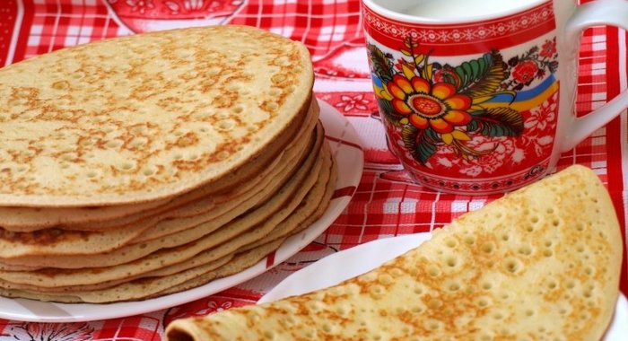 Дрожжевые блины с манкой