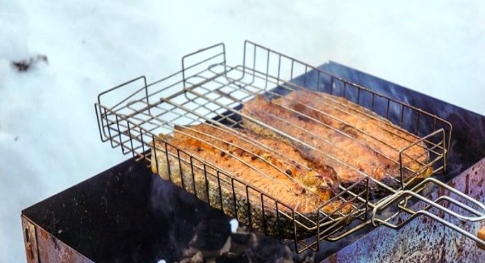 Стейк из семги на решетке