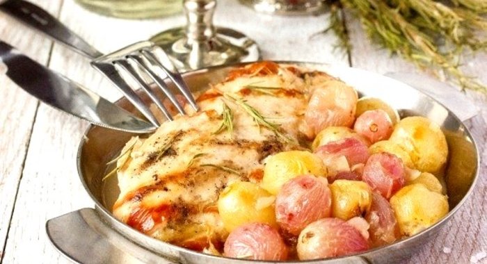 Куриная грудка с виноградом в белом вине