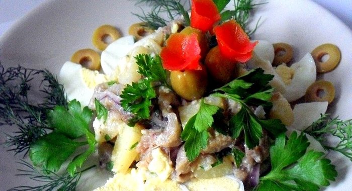 Салат картофельный с сельдью