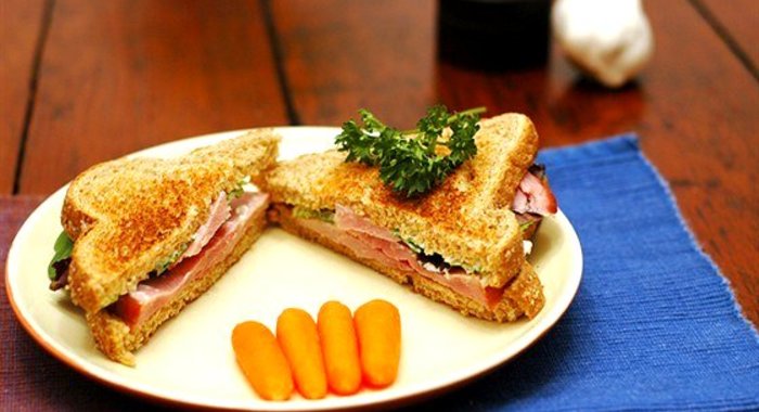 Бутерброды с морковью и чесноком