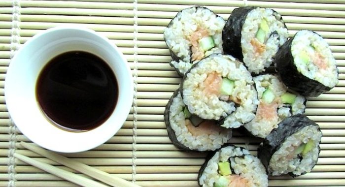 Роллы с копченым лососем