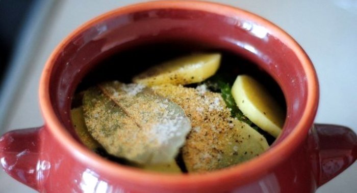 Жаркое в горшочках с курицей