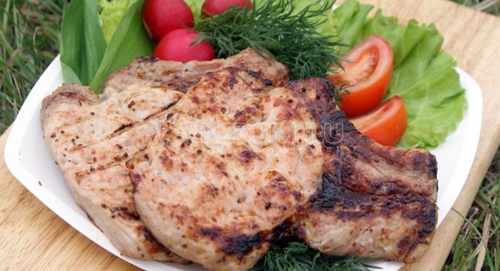 Стейки из свинины на гриле