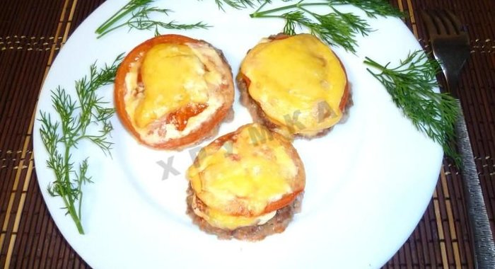 Котлеты в духовке с сыром и помидорами