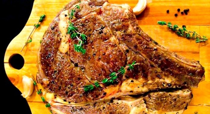 Стейк из говядины в мультиварке