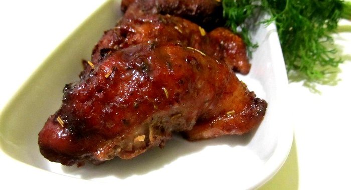 Свиные рулетики с финиками