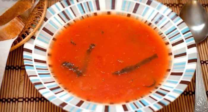 Томатный суп на курином бульоне