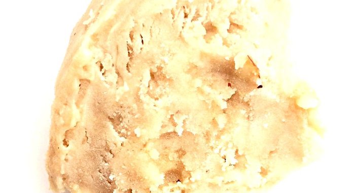 Каштановое мороженое с меренговой крошкой