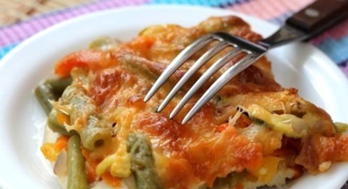 Куриный стейк под овощами и сыром