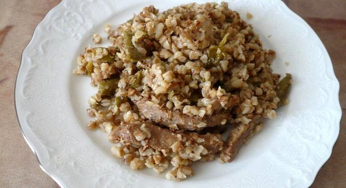 Постная гречка со стручковой фасолью и соевым мясом