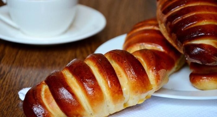 Дрожжевые булочки с заварным кремом