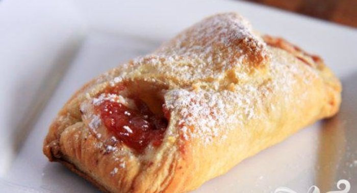 Булочки с гуавой и сливочным сыром