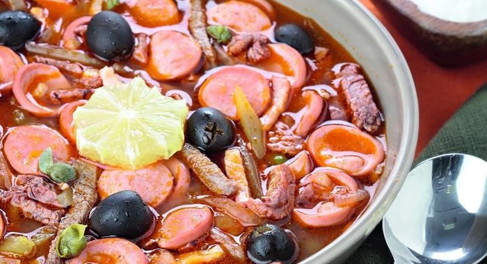 Солянка сборная с сосисками