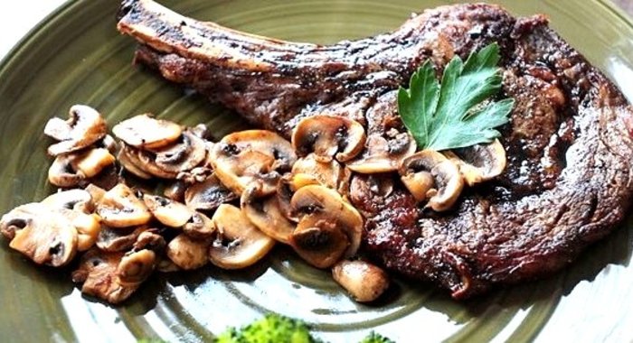 Стейк на кости